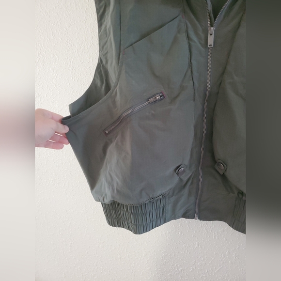 Free People movement off the grid vest army green Hiking - mayfly Large Nwot - Picture 7 of 11